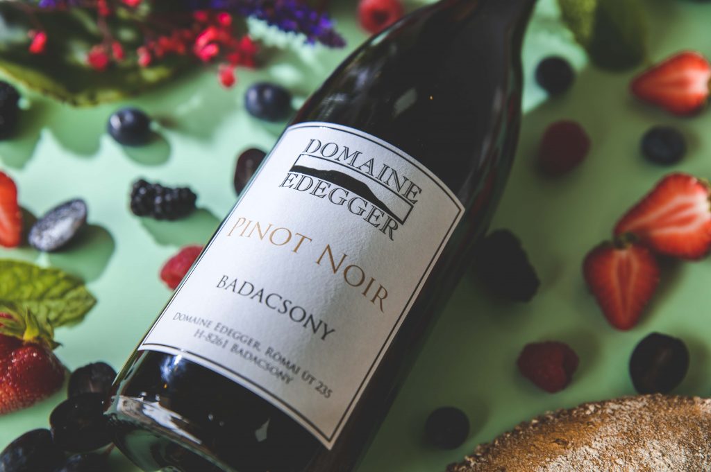 Pinot Noir emot. Bild